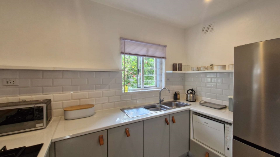 To Let 1 Bedroom Property for Rent in Clovelly Western Cape